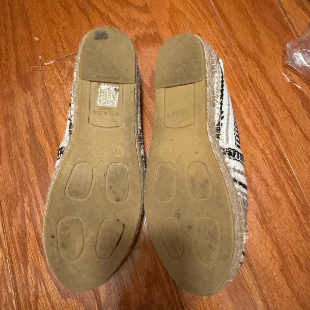 Prada size 37, worn handful times - Picture 4 of 5